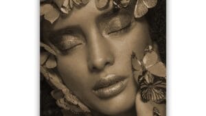 vrouw-met-vlinders-sepia